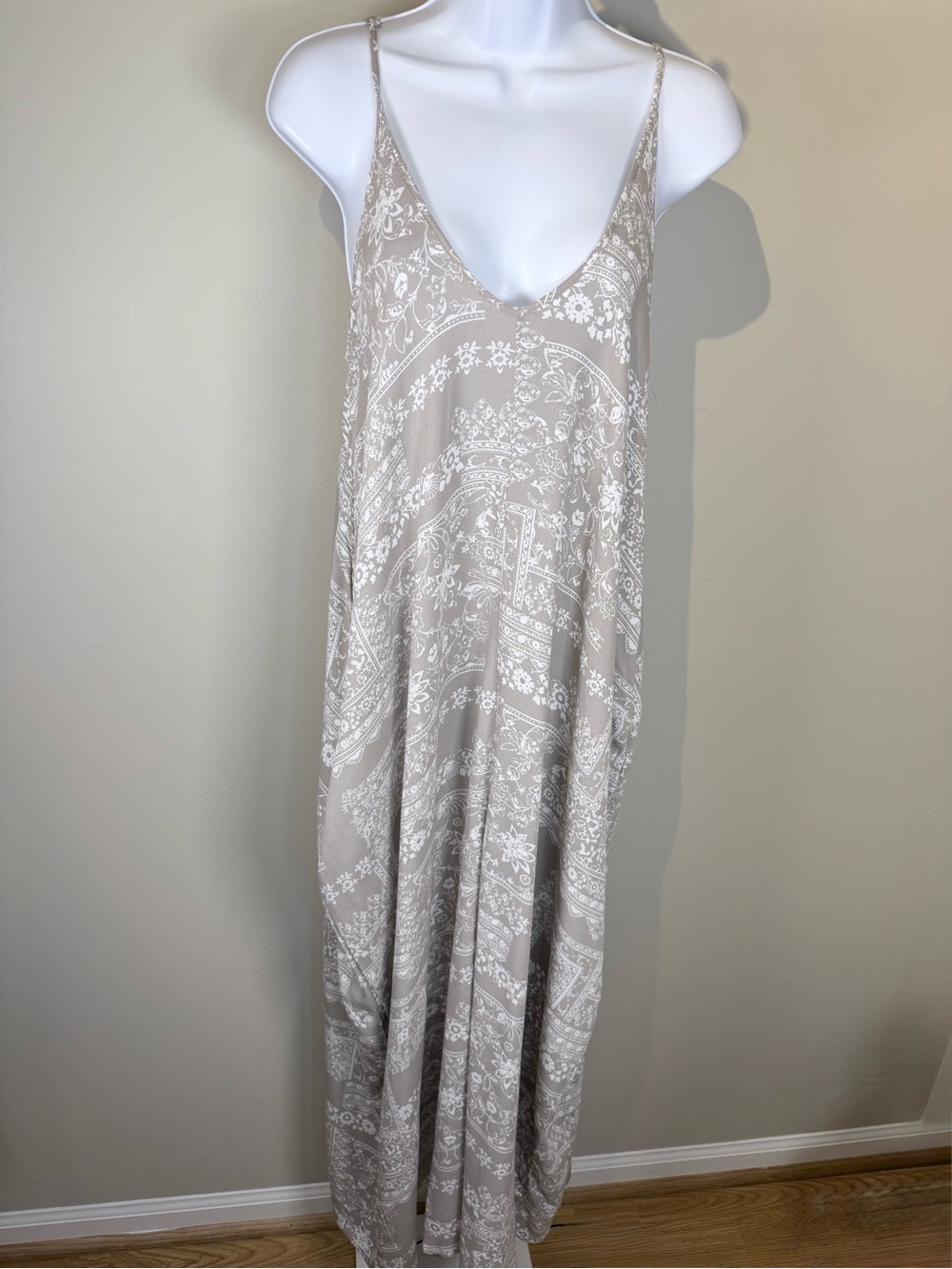 Neutral Paisley Print Maxi Dress with Pockets